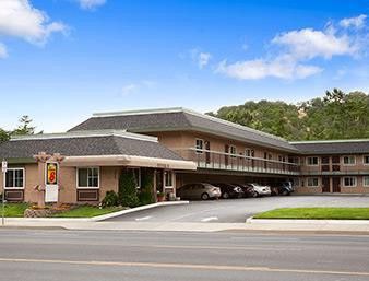 Motel Super 8 By Wyndham Martinez